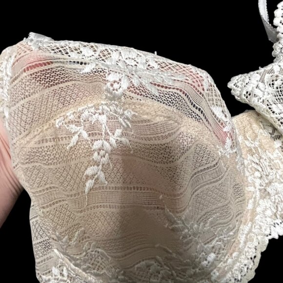 Wacoal 38DD Bra Beige Embrace Lace Underwire 65191 Lace Embroidered Back Close - Picture 2 of 6